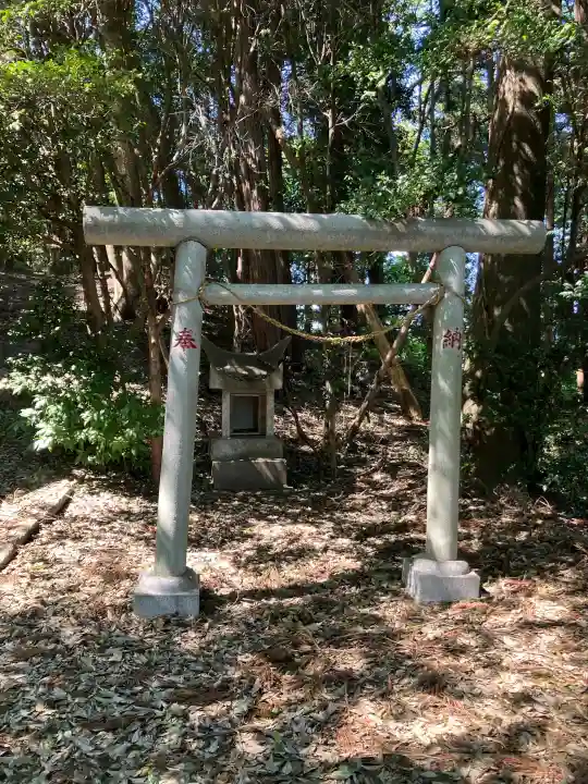 谷地賀星宮神社の{uncategorized: "未分類", other: "その他", undefined: "問題あり", building: "その他建物", grave: "お墓", sacred_gate: "鳥居", guardian: "狛犬", statue: "像", buddha: "仏像", history: "歴史", nature: "自然", garden: "庭園", animal: "動物", pagoda: "塔", temizu: "手水舎", mountain_gate: "山門・神門", sanctuary: "本殿・本堂", subordinate: "末社・摂社", art: "芸術", scenery: "景色", jizo: "地蔵", ema: "絵馬", goshuin: "御朱印", omikuji: "おみくじ", items: "授与品その他", amulet: "お守り", goshuincho: "御朱印帳", eats: "食事", festival: "お祭り", votive_dance: "神楽", shichigosan: "七五三参", wedding: "結婚式", experience: "体験その他", initially: "初詣", around: "周辺", anti_infection: "感染症対策"}