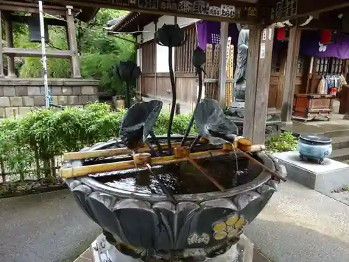 新井薬師（梅照院）の手水舎