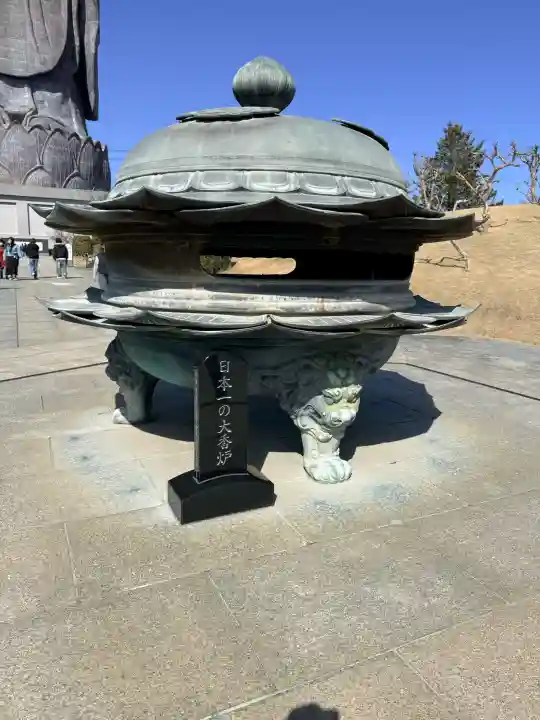 東本願寺本廟 牛久浄苑(牛久大仏)の{uncategorized: "未分類", other: "その他", undefined: "問題あり", building: "その他建物", grave: "お墓", sacred_gate: "鳥居", guardian: "狛犬", statue: "像", buddha: "仏像", history: "歴史", nature: "自然", garden: "庭園", animal: "動物", pagoda: "塔", temizu: "手水舎", mountain_gate: "山門・神門", sanctuary: "本殿・本堂", subordinate: "末社・摂社", art: "芸術", scenery: "景色", jizo: "地蔵", ema: "絵馬", goshuin: "御朱印", omikuji: "おみくじ", items: "授与品その他", amulet: "お守り", goshuincho: "御朱印帳", eats: "食事", festival: "お祭り", votive_dance: "神楽", shichigosan: "七五三参", wedding: "結婚式", experience: "体験その他", initially: "初詣", around: "周辺", anti_infection: "感染症対策"}