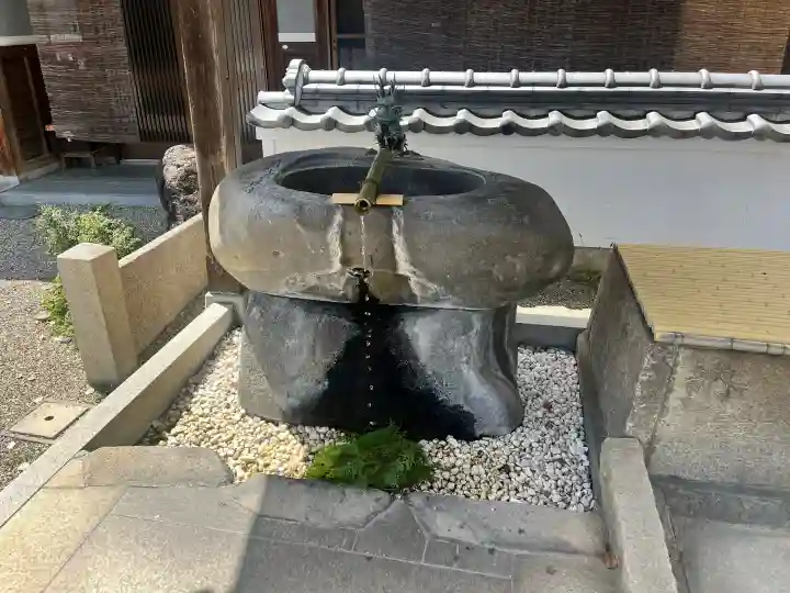 相賀八幡神社の{uncategorized: "未分類", other: "その他", undefined: "問題あり", building: "その他建物", grave: "お墓", sacred_gate: "鳥居", guardian: "狛犬", statue: "像", buddha: "仏像", history: "歴史", nature: "自然", garden: "庭園", animal: "動物", pagoda: "塔", temizu: "手水舎", mountain_gate: "山門・神門", sanctuary: "本殿・本堂", subordinate: "末社・摂社", art: "芸術", scenery: "景色", jizo: "地蔵", ema: "絵馬", goshuin: "御朱印", omikuji: "おみくじ", items: "授与品その他", amulet: "お守り", goshuincho: "御朱印帳", eats: "食事", festival: "お祭り", votive_dance: "神楽", shichigosan: "七五三参", wedding: "結婚式", experience: "体験その他", initially: "初詣", around: "周辺", anti_infection: "感染症対策"}