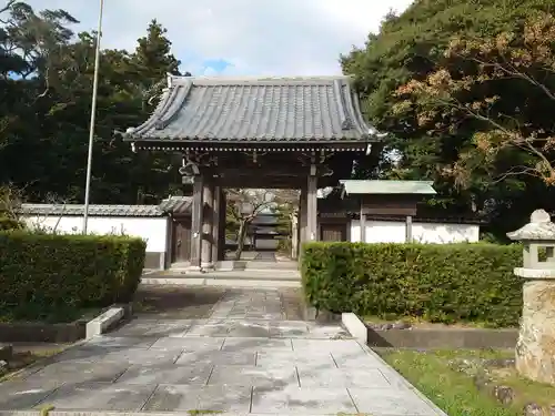 平田寺の山門