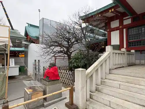 日枝神社の{uncategorized: "未分類", other: "その他", undefined: "問題あり", building: "その他建物", grave: "お墓", sacred_gate: "鳥居", guardian: "狛犬", statue: "像", buddha: "仏像", history: "歴史", nature: "自然", garden: "庭園", animal: "動物", pagoda: "塔", temizu: "手水舎", mountain_gate: "山門・神門", sanctuary: "本殿・本堂", subordinate: "末社・摂社", art: "芸術", scenery: "景色", jizo: "地蔵", ema: "絵馬", goshuin: "御朱印", omikuji: "おみくじ", items: "授与品その他", amulet: "お守り", goshuincho: "御朱印帳", eats: "食事", festival: "お祭り", votive_dance: "神楽", shichigosan: "七五三参", wedding: "結婚式", experience: "体験その他", initially: "初詣", around: "周辺", anti_infection: "感染症対策"}
