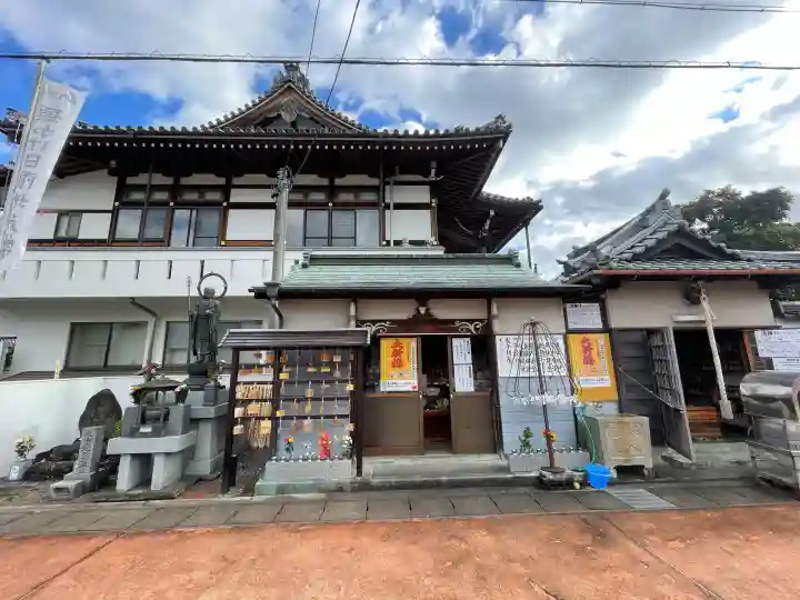 浄祐寺の{uncategorized: "未分類", other: "その他", undefined: "問題あり", building: "その他建物", grave: "お墓", sacred_gate: "鳥居", guardian: "狛犬", statue: "像", buddha: "仏像", history: "歴史", nature: "自然", garden: "庭園", animal: "動物", pagoda: "塔", temizu: "手水舎", mountain_gate: "山門・神門", sanctuary: "本殿・本堂", subordinate: "末社・摂社", art: "芸術", scenery: "景色", jizo: "地蔵", ema: "絵馬", goshuin: "御朱印", omikuji: "おみくじ", items: "授与品その他", amulet: "お守り", goshuincho: "御朱印帳", eats: "食事", festival: "お祭り", votive_dance: "神楽", shichigosan: "七五三参", wedding: "結婚式", experience: "体験その他", initially: "初詣", around: "周辺", anti_infection: "感染症対策"}