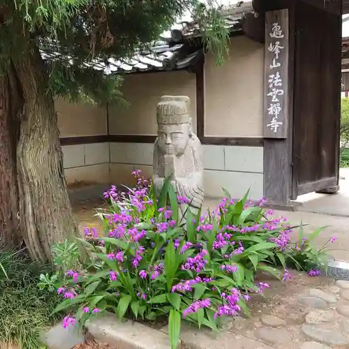 法雲寺の像