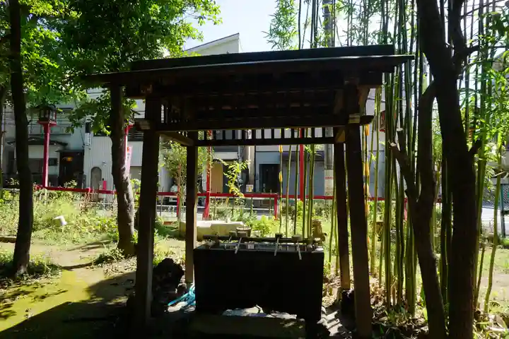 四本木稲荷神社の手水舎