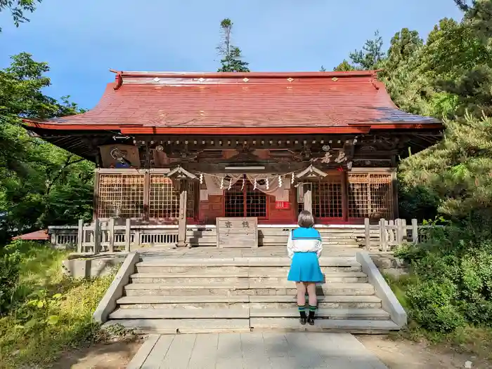 長者山新羅神社の本殿