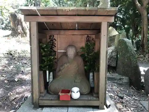 高屋神社の像