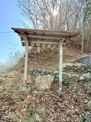小谷石神社の{uncategorized: "未分類", other: "その他", undefined: "問題あり", building: "その他建物", grave: "お墓", sacred_gate: "鳥居", guardian: "狛犬", statue: "像", buddha: "仏像", history: "歴史", nature: "自然", garden: "庭園", animal: "動物", pagoda: "塔", temizu: "手水舎", mountain_gate: "山門・神門", sanctuary: "本殿・本堂", subordinate: "末社・摂社", art: "芸術", scenery: "景色", jizo: "地蔵", ema: "絵馬", goshuin: "御朱印", omikuji: "おみくじ", items: "授与品その他", amulet: "お守り", goshuincho: "御朱印帳", eats: "食事", festival: "お祭り", votive_dance: "神楽", shichigosan: "七五三参", wedding: "結婚式", experience: "体験その他", initially: "初詣", around: "周辺", anti_infection: "感染症対策"}