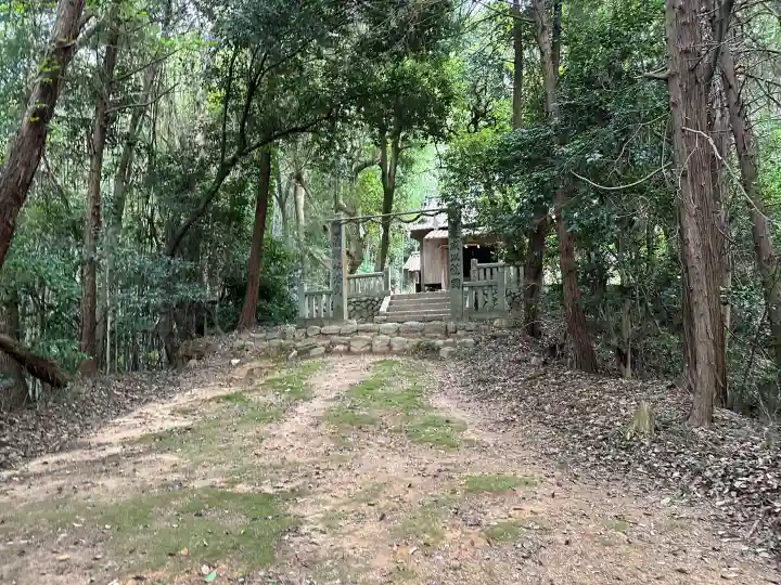 伊加奈志神社の庭園