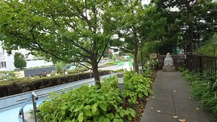 祠(東京ドームシティー屋上)(東京都)