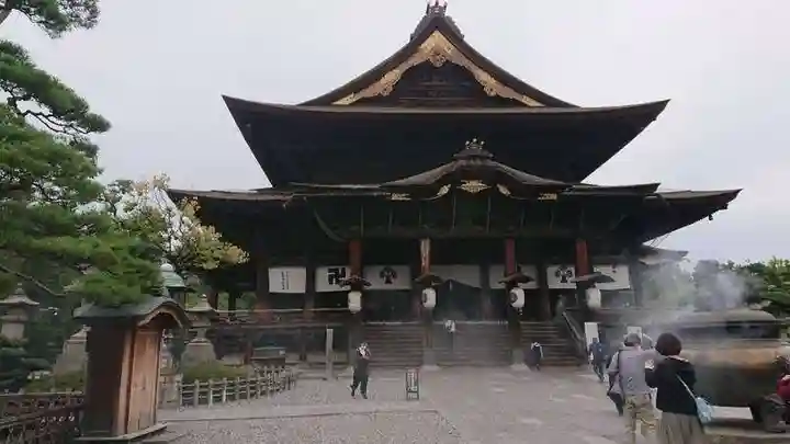 善光寺の本殿・本堂