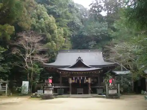 等彌神社の本殿