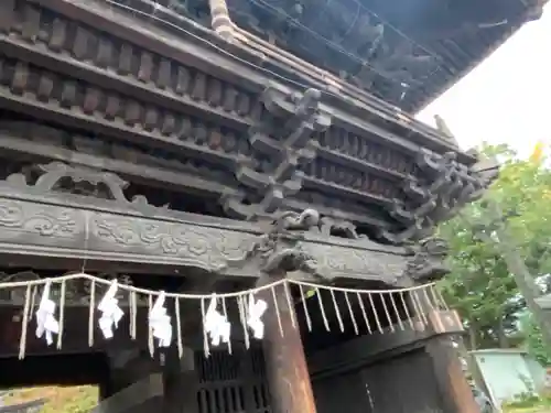 鳥海月山両所宮の山門