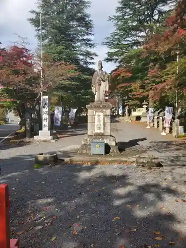 南湖神社の像