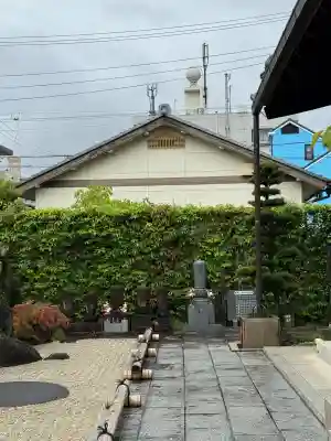 長全寺の{uncategorized: "未分類", other: "その他", undefined: "問題あり", building: "その他建物", grave: "お墓", sacred_gate: "鳥居", guardian: "狛犬", statue: "像", buddha: "仏像", history: "歴史", nature: "自然", garden: "庭園", animal: "動物", pagoda: "塔", temizu: "手水舎", mountain_gate: "山門・神門", sanctuary: "本殿・本堂", subordinate: "末社・摂社", art: "芸術", scenery: "景色", jizo: "地蔵", ema: "絵馬", goshuin: "御朱印", omikuji: "おみくじ", items: "授与品その他", amulet: "お守り", goshuincho: "御朱印帳", eats: "食事", festival: "お祭り", votive_dance: "神楽", shichigosan: "七五三参", wedding: "結婚式", experience: "体験その他", initially: "初詣", around: "周辺", anti_infection: "感染症対策"}