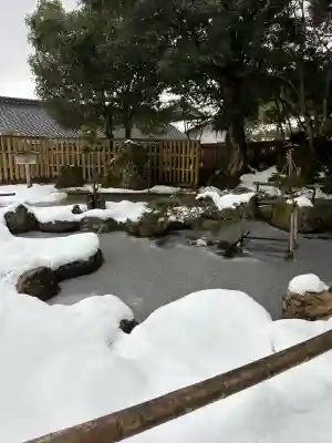 妙成寺の{uncategorized: "未分類", other: "その他", undefined: "問題あり", building: "その他建物", grave: "お墓", sacred_gate: "鳥居", guardian: "狛犬", statue: "像", buddha: "仏像", history: "歴史", nature: "自然", garden: "庭園", animal: "動物", pagoda: "塔", temizu: "手水舎", mountain_gate: "山門・神門", sanctuary: "本殿・本堂", subordinate: "末社・摂社", art: "芸術", scenery: "景色", jizo: "地蔵", ema: "絵馬", goshuin: "御朱印", omikuji: "おみくじ", items: "授与品その他", amulet: "お守り", goshuincho: "御朱印帳", eats: "食事", festival: "お祭り", votive_dance: "神楽", shichigosan: "七五三参", wedding: "結婚式", experience: "体験その他", initially: "初詣", around: "周辺", anti_infection: "感染症対策"}