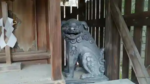 石座神社の狛犬