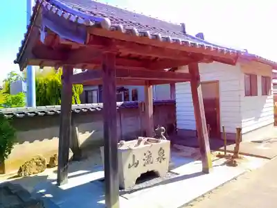 泉流山 実相寺の手水舎