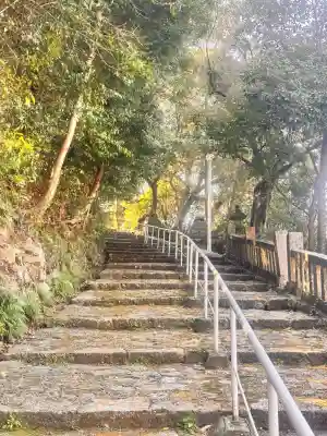 高知県護国神社の{uncategorized: "未分類", other: "その他", undefined: "問題あり", building: "その他建物", grave: "お墓", sacred_gate: "鳥居", guardian: "狛犬", statue: "像", buddha: "仏像", history: "歴史", nature: "自然", garden: "庭園", animal: "動物", pagoda: "塔", temizu: "手水舎", mountain_gate: "山門・神門", sanctuary: "本殿・本堂", subordinate: "末社・摂社", art: "芸術", scenery: "景色", jizo: "地蔵", ema: "絵馬", goshuin: "御朱印", omikuji: "おみくじ", items: "授与品その他", amulet: "お守り", goshuincho: "御朱印帳", eats: "食事", festival: "お祭り", votive_dance: "神楽", shichigosan: "七五三参", wedding: "結婚式", experience: "体験その他", initially: "初詣", around: "周辺", anti_infection: "感染症対策"}