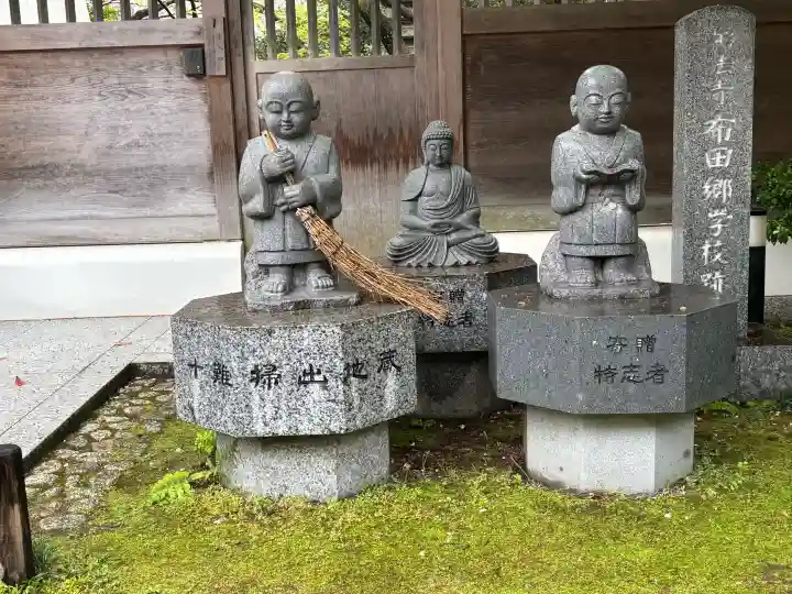 大正寺の{uncategorized: "未分類", other: "その他", undefined: "問題あり", building: "その他建物", grave: "お墓", sacred_gate: "鳥居", guardian: "狛犬", statue: "像", buddha: "仏像", history: "歴史", nature: "自然", garden: "庭園", animal: "動物", pagoda: "塔", temizu: "手水舎", mountain_gate: "山門・神門", sanctuary: "本殿・本堂", subordinate: "末社・摂社", art: "芸術", scenery: "景色", jizo: "地蔵", ema: "絵馬", goshuin: "御朱印", omikuji: "おみくじ", items: "授与品その他", amulet: "お守り", goshuincho: "御朱印帳", eats: "食事", festival: "お祭り", votive_dance: "神楽", shichigosan: "七五三参", wedding: "結婚式", experience: "体験その他", initially: "初詣", around: "周辺", anti_infection: "感染症対策"}