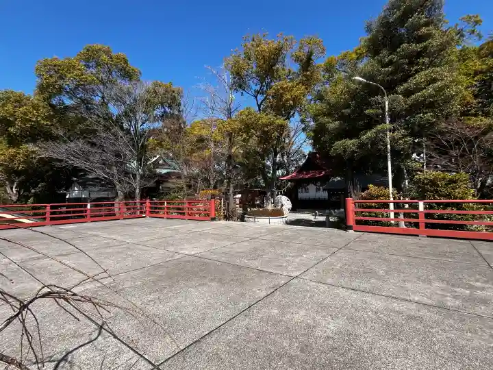 多摩川浅間神社の{uncategorized: "未分類", other: "その他", undefined: "問題あり", building: "その他建物", grave: "お墓", sacred_gate: "鳥居", guardian: "狛犬", statue: "像", buddha: "仏像", history: "歴史", nature: "自然", garden: "庭園", animal: "動物", pagoda: "塔", temizu: "手水舎", mountain_gate: "山門・神門", sanctuary: "本殿・本堂", subordinate: "末社・摂社", art: "芸術", scenery: "景色", jizo: "地蔵", ema: "絵馬", goshuin: "御朱印", omikuji: "おみくじ", items: "授与品その他", amulet: "お守り", goshuincho: "御朱印帳", eats: "食事", festival: "お祭り", votive_dance: "神楽", shichigosan: "七五三参", wedding: "結婚式", experience: "体験その他", initially: "初詣", around: "周辺", anti_infection: "感染症対策"}