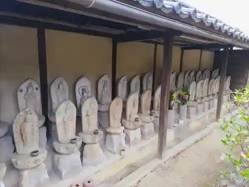 成就律寺の末社・摂社