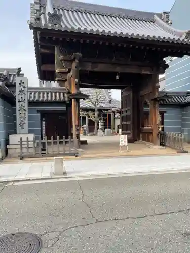 本興寺の山門