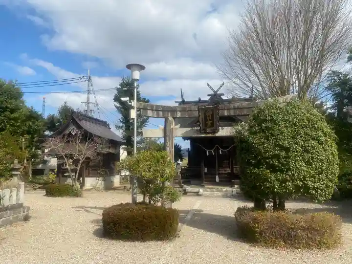 小田井縣神社の{uncategorized: "未分類", other: "その他", undefined: "問題あり", building: "その他建物", grave: "お墓", sacred_gate: "鳥居", guardian: "狛犬", statue: "像", buddha: "仏像", history: "歴史", nature: "自然", garden: "庭園", animal: "動物", pagoda: "塔", temizu: "手水舎", mountain_gate: "山門・神門", sanctuary: "本殿・本堂", subordinate: "末社・摂社", art: "芸術", scenery: "景色", jizo: "地蔵", ema: "絵馬", goshuin: "御朱印", omikuji: "おみくじ", items: "授与品その他", amulet: "お守り", goshuincho: "御朱印帳", eats: "食事", festival: "お祭り", votive_dance: "神楽", shichigosan: "七五三参", wedding: "結婚式", experience: "体験その他", initially: "初詣", around: "周辺", anti_infection: "感染症対策"}