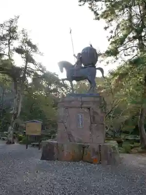 尾山神社の像