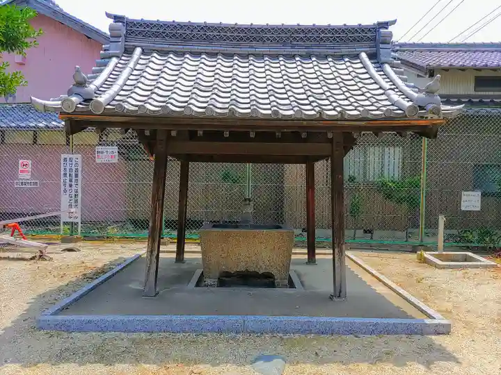 八幡社(中之郷)の手水舎