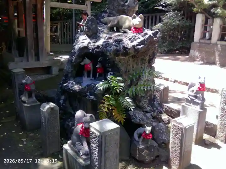 根津神社の{uncategorized: "未分類", other: "その他", undefined: "問題あり", building: "その他建物", grave: "お墓", sacred_gate: "鳥居", guardian: "狛犬", statue: "像", buddha: "仏像", history: "歴史", nature: "自然", garden: "庭園", animal: "動物", pagoda: "塔", temizu: "手水舎", mountain_gate: "山門・神門", sanctuary: "本殿・本堂", subordinate: "末社・摂社", art: "芸術", scenery: "景色", jizo: "地蔵", ema: "絵馬", goshuin: "御朱印", omikuji: "おみくじ", items: "授与品その他", amulet: "お守り", goshuincho: "御朱印帳", eats: "食事", festival: "お祭り", votive_dance: "神楽", shichigosan: "七五三参", wedding: "結婚式", experience: "体験その他", initially: "初詣", around: "周辺", anti_infection: "感染症対策"}