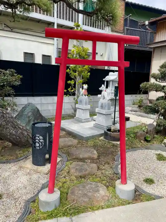 本成寺の{uncategorized: "未分類", other: "その他", undefined: "問題あり", building: "その他建物", grave: "お墓", sacred_gate: "鳥居", guardian: "狛犬", statue: "像", buddha: "仏像", history: "歴史", nature: "自然", garden: "庭園", animal: "動物", pagoda: "塔", temizu: "手水舎", mountain_gate: "山門・神門", sanctuary: "本殿・本堂", subordinate: "末社・摂社", art: "芸術", scenery: "景色", jizo: "地蔵", ema: "絵馬", goshuin: "御朱印", omikuji: "おみくじ", items: "授与品その他", amulet: "お守り", goshuincho: "御朱印帳", eats: "食事", festival: "お祭り", votive_dance: "神楽", shichigosan: "七五三参", wedding: "結婚式", experience: "体験その他", initially: "初詣", around: "周辺", anti_infection: "感染症対策"}