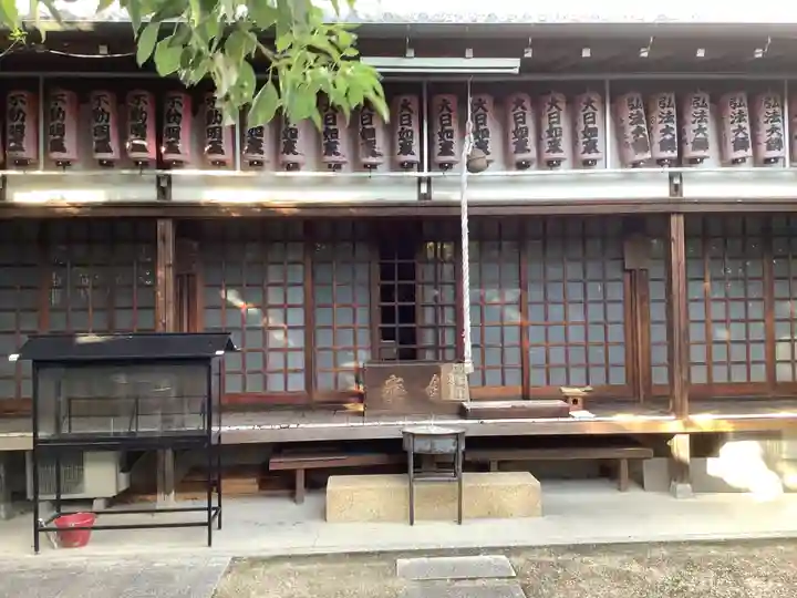 泉増院の本殿・本堂