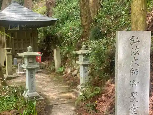 施福寺の{uncategorized: "未分類", other: "その他", undefined: "問題あり", building: "その他建物", grave: "お墓", sacred_gate: "鳥居", guardian: "狛犬", statue: "像", buddha: "仏像", history: "歴史", nature: "自然", garden: "庭園", animal: "動物", pagoda: "塔", temizu: "手水舎", mountain_gate: "山門・神門", sanctuary: "本殿・本堂", subordinate: "末社・摂社", art: "芸術", scenery: "景色", jizo: "地蔵", ema: "絵馬", goshuin: "御朱印", omikuji: "おみくじ", items: "授与品その他", amulet: "お守り", goshuincho: "御朱印帳", eats: "食事", festival: "お祭り", votive_dance: "神楽", shichigosan: "七五三参", wedding: "結婚式", experience: "体験その他", initially: "初詣", around: "周辺", anti_infection: "感染症対策"}