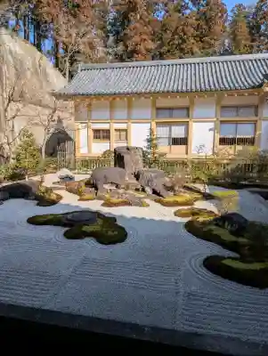 瑞巌寺の{uncategorized: "未分類", other: "その他", undefined: "問題あり", building: "その他建物", grave: "お墓", sacred_gate: "鳥居", guardian: "狛犬", statue: "像", buddha: "仏像", history: "歴史", nature: "自然", garden: "庭園", animal: "動物", pagoda: "塔", temizu: "手水舎", mountain_gate: "山門・神門", sanctuary: "本殿・本堂", subordinate: "末社・摂社", art: "芸術", scenery: "景色", jizo: "地蔵", ema: "絵馬", goshuin: "御朱印", omikuji: "おみくじ", items: "授与品その他", amulet: "お守り", goshuincho: "御朱印帳", eats: "食事", festival: "お祭り", votive_dance: "神楽", shichigosan: "七五三参", wedding: "結婚式", experience: "体験その他", initially: "初詣", around: "周辺", anti_infection: "感染症対策"}