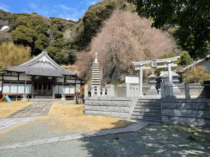 大寳寺の{uncategorized: "未分類", other: "その他", undefined: "問題あり", building: "その他建物", grave: "お墓", sacred_gate: "鳥居", guardian: "狛犬", statue: "像", buddha: "仏像", history: "歴史", nature: "自然", garden: "庭園", animal: "動物", pagoda: "塔", temizu: "手水舎", mountain_gate: "山門・神門", sanctuary: "本殿・本堂", subordinate: "末社・摂社", art: "芸術", scenery: "景色", jizo: "地蔵", ema: "絵馬", goshuin: "御朱印", omikuji: "おみくじ", items: "授与品その他", amulet: "お守り", goshuincho: "御朱印帳", eats: "食事", festival: "お祭り", votive_dance: "神楽", shichigosan: "七五三参", wedding: "結婚式", experience: "体験その他", initially: "初詣", around: "周辺", anti_infection: "感染症対策"}
