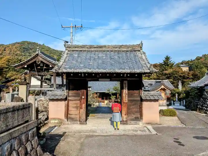 専養寺の山門・神門