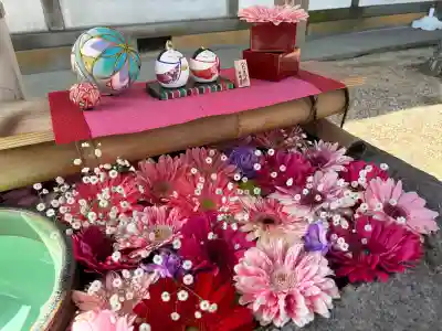 春日神社の{uncategorized: "未分類", other: "その他", undefined: "問題あり", building: "その他建物", grave: "お墓", sacred_gate: "鳥居", guardian: "狛犬", statue: "像", buddha: "仏像", history: "歴史", nature: "自然", garden: "庭園", animal: "動物", pagoda: "塔", temizu: "手水舎", mountain_gate: "山門・神門", sanctuary: "本殿・本堂", subordinate: "末社・摂社", art: "芸術", scenery: "景色", jizo: "地蔵", ema: "絵馬", goshuin: "御朱印", omikuji: "おみくじ", items: "授与品その他", amulet: "お守り", goshuincho: "御朱印帳", eats: "食事", festival: "お祭り", votive_dance: "神楽", shichigosan: "七五三参", wedding: "結婚式", experience: "体験その他", initially: "初詣", around: "周辺", anti_infection: "感染症対策"}