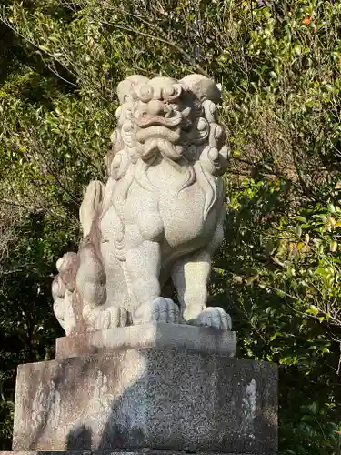 山梨縣護國神社の狛犬