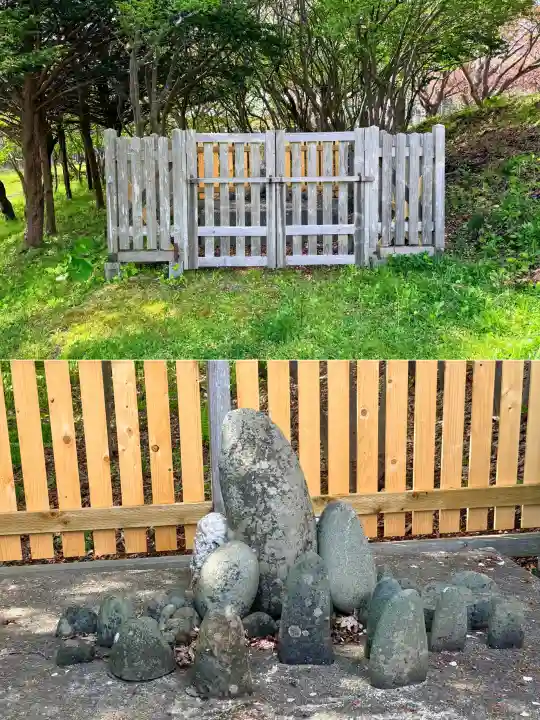 石崎地主海神社の{uncategorized: "未分類", other: "その他", undefined: "問題あり", building: "その他建物", grave: "お墓", sacred_gate: "鳥居", guardian: "狛犬", statue: "像", buddha: "仏像", history: "歴史", nature: "自然", garden: "庭園", animal: "動物", pagoda: "塔", temizu: "手水舎", mountain_gate: "山門・神門", sanctuary: "本殿・本堂", subordinate: "末社・摂社", art: "芸術", scenery: "景色", jizo: "地蔵", ema: "絵馬", goshuin: "御朱印", omikuji: "おみくじ", items: "授与品その他", amulet: "お守り", goshuincho: "御朱印帳", eats: "食事", festival: "お祭り", votive_dance: "神楽", shichigosan: "七五三参", wedding: "結婚式", experience: "体験その他", initially: "初詣", around: "周辺", anti_infection: "感染症対策"}