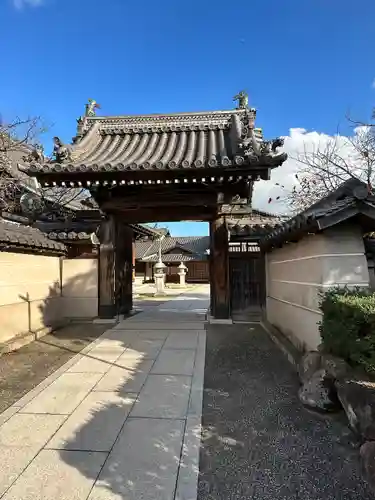 宝蔵寺の山門