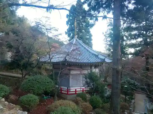 西山興隆寺の本殿