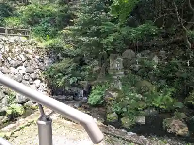 泉神社の{uncategorized: "未分類", other: "その他", undefined: "問題あり", building: "その他建物", grave: "お墓", sacred_gate: "鳥居", guardian: "狛犬", statue: "像", buddha: "仏像", history: "歴史", nature: "自然", garden: "庭園", animal: "動物", pagoda: "塔", temizu: "手水舎", mountain_gate: "山門・神門", sanctuary: "本殿・本堂", subordinate: "末社・摂社", art: "芸術", scenery: "景色", jizo: "地蔵", ema: "絵馬", goshuin: "御朱印", omikuji: "おみくじ", items: "授与品その他", amulet: "お守り", goshuincho: "御朱印帳", eats: "食事", festival: "お祭り", votive_dance: "神楽", shichigosan: "七五三参", wedding: "結婚式", experience: "体験その他", initially: "初詣", around: "周辺", anti_infection: "感染症対策"}