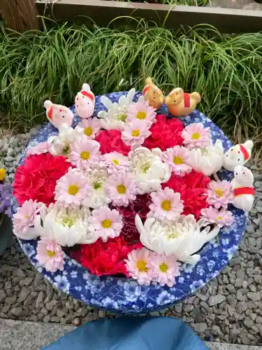 埼玉厄除け開運大師・龍泉寺（切り絵御朱印発祥の寺）の{uncategorized: "未分類", other: "その他", undefined: "問題あり", building: "その他建物", grave: "お墓", sacred_gate: "鳥居", guardian: "狛犬", statue: "像", buddha: "仏像", history: "歴史", nature: "自然", garden: "庭園", animal: "動物", pagoda: "塔", temizu: "手水舎", mountain_gate: "山門・神門", sanctuary: "本殿・本堂", subordinate: "末社・摂社", art: "芸術", scenery: "景色", jizo: "地蔵", ema: "絵馬", goshuin: "御朱印", omikuji: "おみくじ", items: "授与品その他", amulet: "お守り", goshuincho: "御朱印帳", eats: "食事", festival: "お祭り", votive_dance: "神楽", shichigosan: "七五三参", wedding: "結婚式", experience: "体験その他", initially: "初詣", around: "周辺", anti_infection: "感染症対策"}