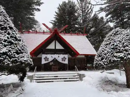 帯廣神社の{uncategorized: "未分類", other: "その他", undefined: "問題あり", building: "その他建物", grave: "お墓", sacred_gate: "鳥居", guardian: "狛犬", statue: "像", buddha: "仏像", history: "歴史", nature: "自然", garden: "庭園", animal: "動物", pagoda: "塔", temizu: "手水舎", mountain_gate: "山門・神門", sanctuary: "本殿・本堂", subordinate: "末社・摂社", art: "芸術", scenery: "景色", jizo: "地蔵", ema: "絵馬", goshuin: "御朱印", omikuji: "おみくじ", items: "授与品その他", amulet: "お守り", goshuincho: "御朱印帳", eats: "食事", festival: "お祭り", votive_dance: "神楽", shichigosan: "七五三参", wedding: "結婚式", experience: "体験その他", initially: "初詣", around: "周辺", anti_infection: "感染症対策"}