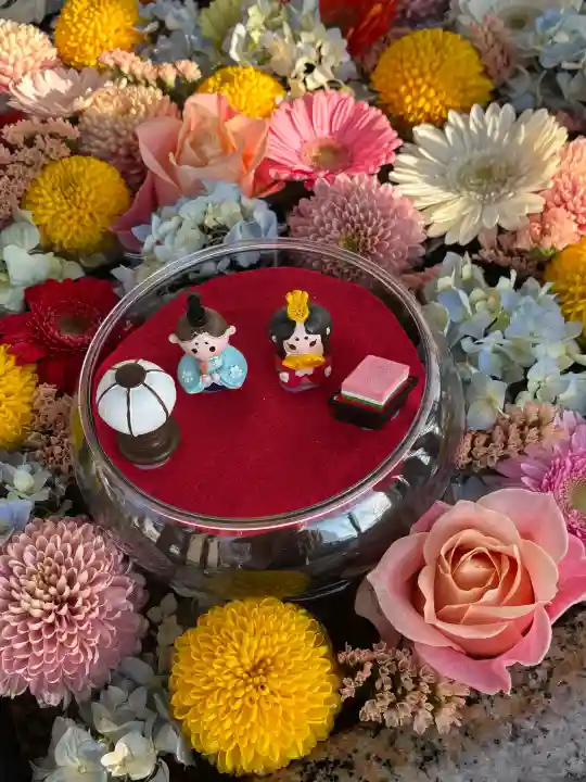 金峯神社の{uncategorized: "未分類", other: "その他", undefined: "問題あり", building: "その他建物", grave: "お墓", sacred_gate: "鳥居", guardian: "狛犬", statue: "像", buddha: "仏像", history: "歴史", nature: "自然", garden: "庭園", animal: "動物", pagoda: "塔", temizu: "手水舎", mountain_gate: "山門・神門", sanctuary: "本殿・本堂", subordinate: "末社・摂社", art: "芸術", scenery: "景色", jizo: "地蔵", ema: "絵馬", goshuin: "御朱印", omikuji: "おみくじ", items: "授与品その他", amulet: "お守り", goshuincho: "御朱印帳", eats: "食事", festival: "お祭り", votive_dance: "神楽", shichigosan: "七五三参", wedding: "結婚式", experience: "体験その他", initially: "初詣", around: "周辺", anti_infection: "感染症対策"}