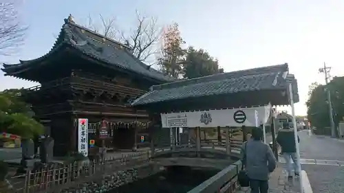 鑁阿寺の山門