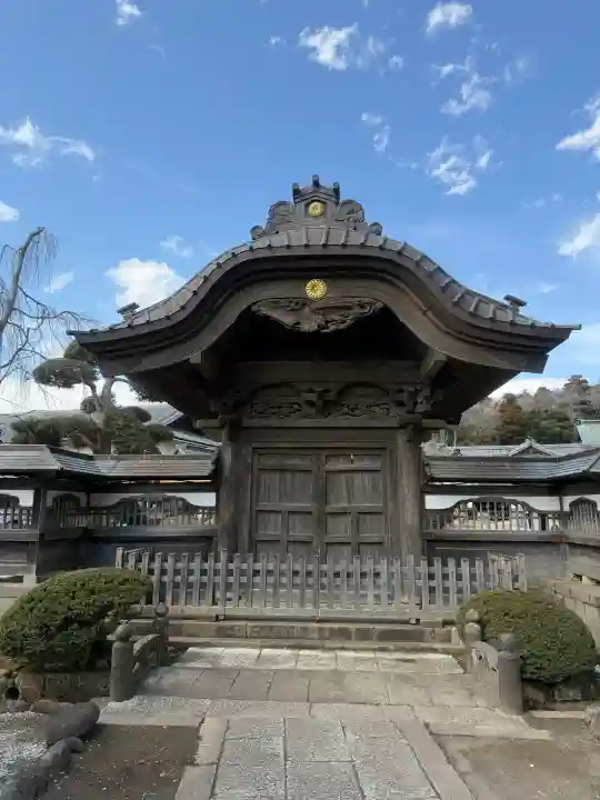 時宗総本山 遊行寺(正式:清浄光寺)の{uncategorized: "未分類", other: "その他", undefined: "問題あり", building: "その他建物", grave: "お墓", sacred_gate: "鳥居", guardian: "狛犬", statue: "像", buddha: "仏像", history: "歴史", nature: "自然", garden: "庭園", animal: "動物", pagoda: "塔", temizu: "手水舎", mountain_gate: "山門・神門", sanctuary: "本殿・本堂", subordinate: "末社・摂社", art: "芸術", scenery: "景色", jizo: "地蔵", ema: "絵馬", goshuin: "御朱印", omikuji: "おみくじ", items: "授与品その他", amulet: "お守り", goshuincho: "御朱印帳", eats: "食事", festival: "お祭り", votive_dance: "神楽", shichigosan: "七五三参", wedding: "結婚式", experience: "体験その他", initially: "初詣", around: "周辺", anti_infection: "感染症対策"}