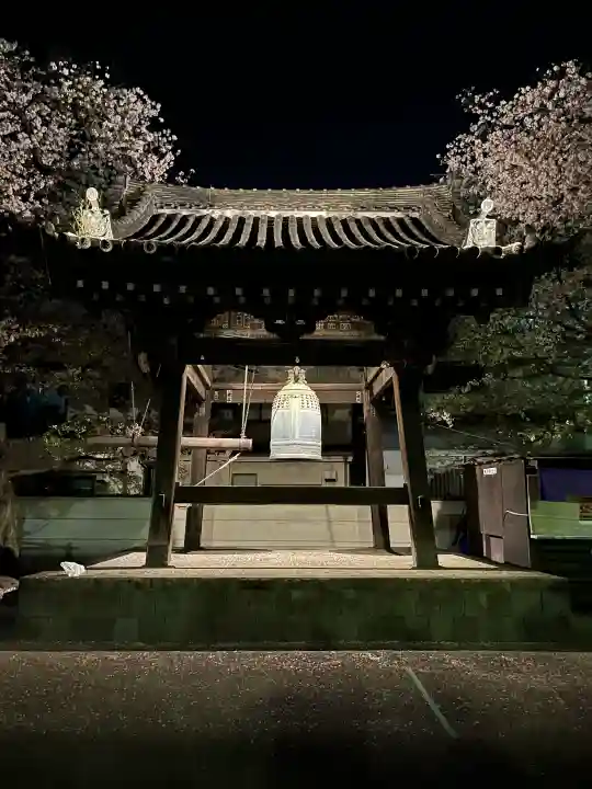 蓮馨寺の{uncategorized: "未分類", other: "その他", undefined: "問題あり", building: "その他建物", grave: "お墓", sacred_gate: "鳥居", guardian: "狛犬", statue: "像", buddha: "仏像", history: "歴史", nature: "自然", garden: "庭園", animal: "動物", pagoda: "塔", temizu: "手水舎", mountain_gate: "山門・神門", sanctuary: "本殿・本堂", subordinate: "末社・摂社", art: "芸術", scenery: "景色", jizo: "地蔵", ema: "絵馬", goshuin: "御朱印", omikuji: "おみくじ", items: "授与品その他", amulet: "お守り", goshuincho: "御朱印帳", eats: "食事", festival: "お祭り", votive_dance: "神楽", shichigosan: "七五三参", wedding: "結婚式", experience: "体験その他", initially: "初詣", around: "周辺", anti_infection: "感染症対策"}