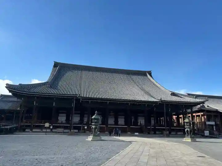 本願寺(西本願寺)の{uncategorized: "未分類", other: "その他", undefined: "問題あり", building: "その他建物", grave: "お墓", sacred_gate: "鳥居", guardian: "狛犬", statue: "像", buddha: "仏像", history: "歴史", nature: "自然", garden: "庭園", animal: "動物", pagoda: "塔", temizu: "手水舎", mountain_gate: "山門・神門", sanctuary: "本殿・本堂", subordinate: "末社・摂社", art: "芸術", scenery: "景色", jizo: "地蔵", ema: "絵馬", goshuin: "御朱印", omikuji: "おみくじ", items: "授与品その他", amulet: "お守り", goshuincho: "御朱印帳", eats: "食事", festival: "お祭り", votive_dance: "神楽", shichigosan: "七五三参", wedding: "結婚式", experience: "体験その他", initially: "初詣", around: "周辺", anti_infection: "感染症対策"}